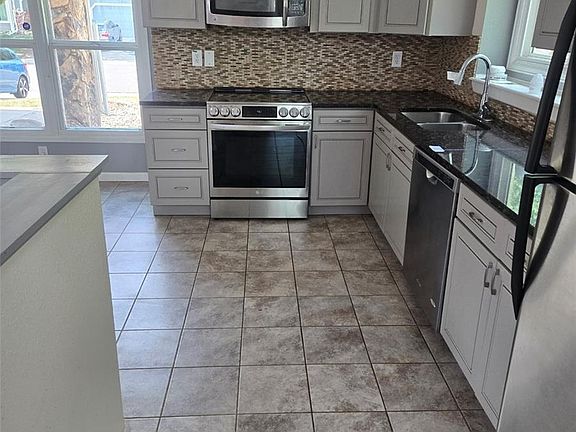 4th image of 4582 Biscay Street