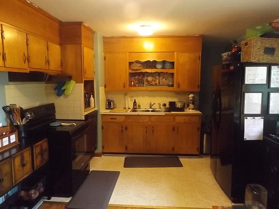 3rd image of 186 Courtland Cir