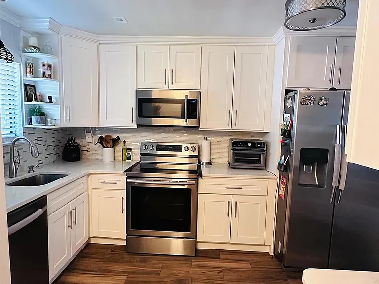 1901 Village Dr — Photo 10