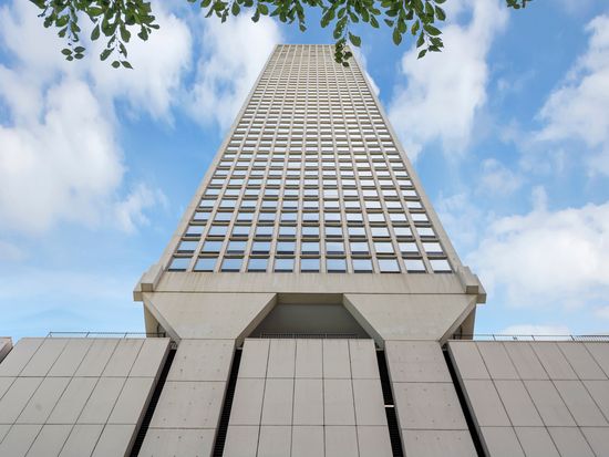 111 E Chestnut St APT 24C, Chicago, IL 60611