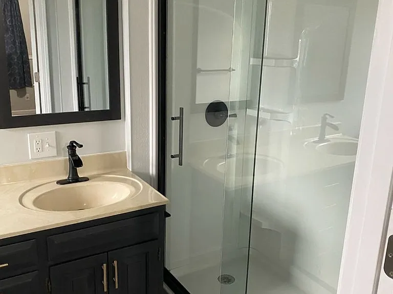 208 E Illinois St — Photo 13