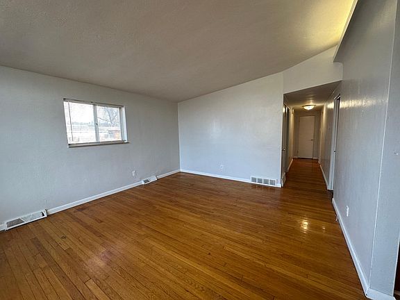 3rd image of 2058 Sun Valley Dr