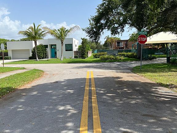 3rd image of 2801 Albatross Rd
