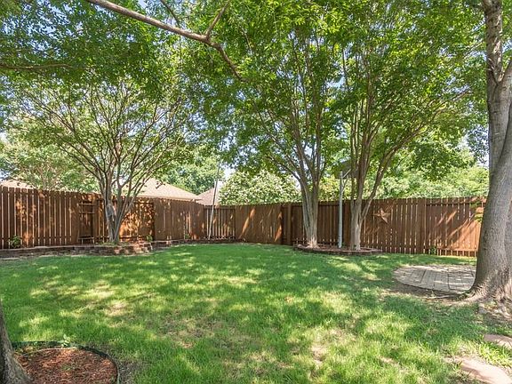 2nd image of 804 Boxwood Dr