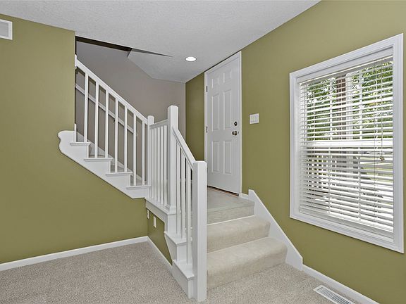 3rd image of 165 SE Booth Ave