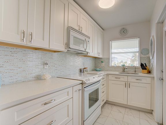 4th image of 111 Shore Court #304