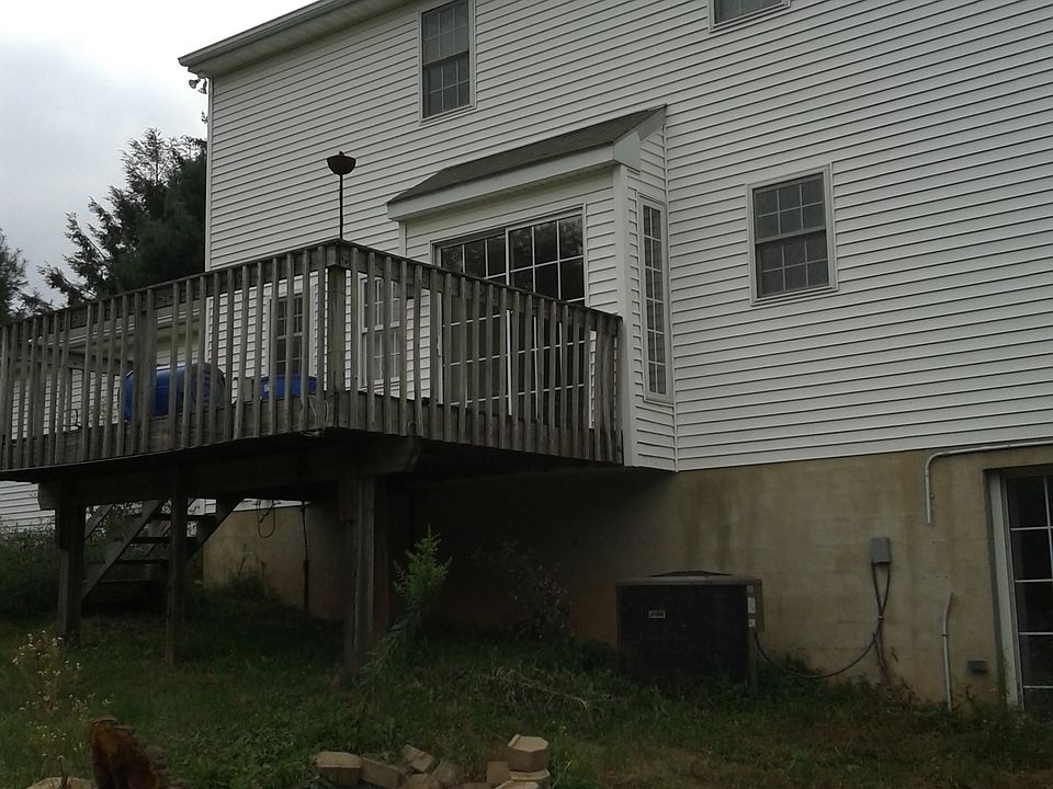 2nd image of 18 Dutton Farm Ln