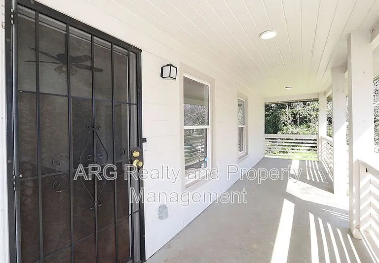 1095 Ira St SW — Photo 3