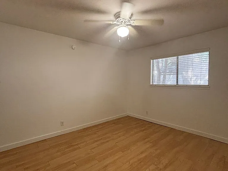 Antilles Apartments — Photo 25