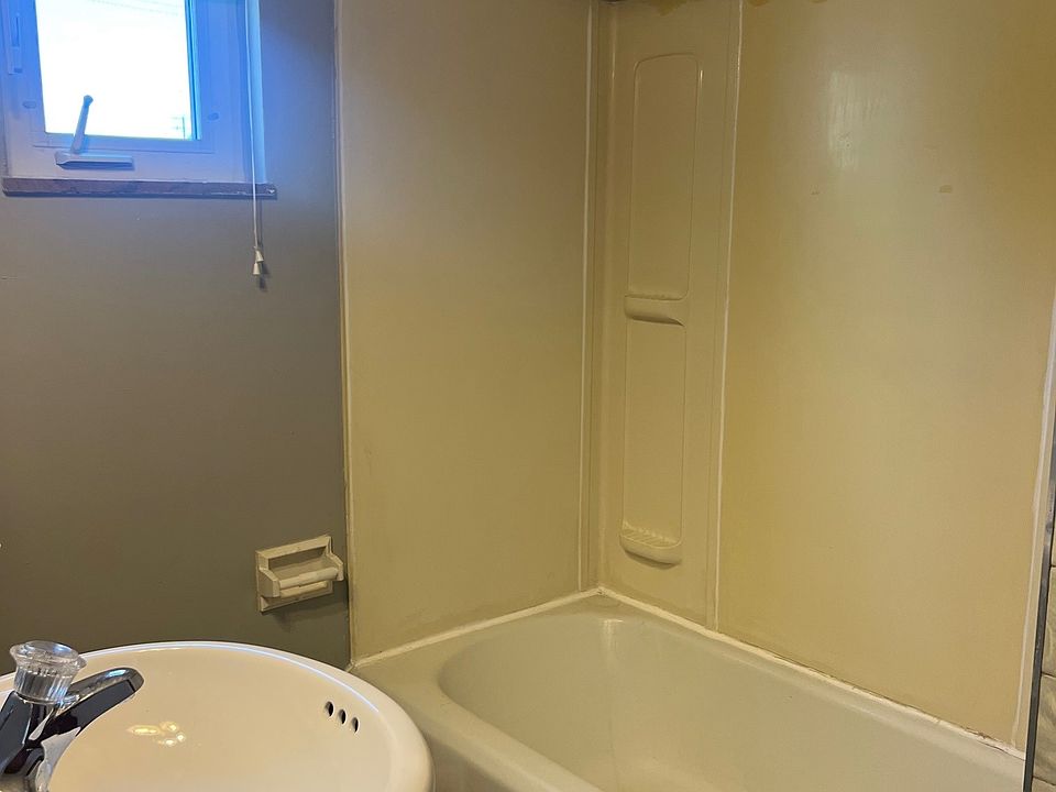 1st image of 4762 N High St APT B