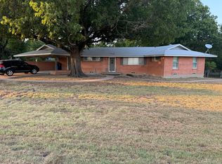 1406 Country Club Rd, Ennis, TX 75119