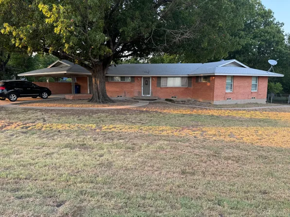 1406 Country Club Rd, Ennis, TX 75119