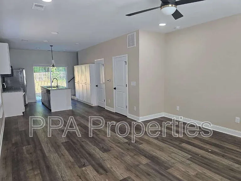 402 Giles St #B — Photo 14