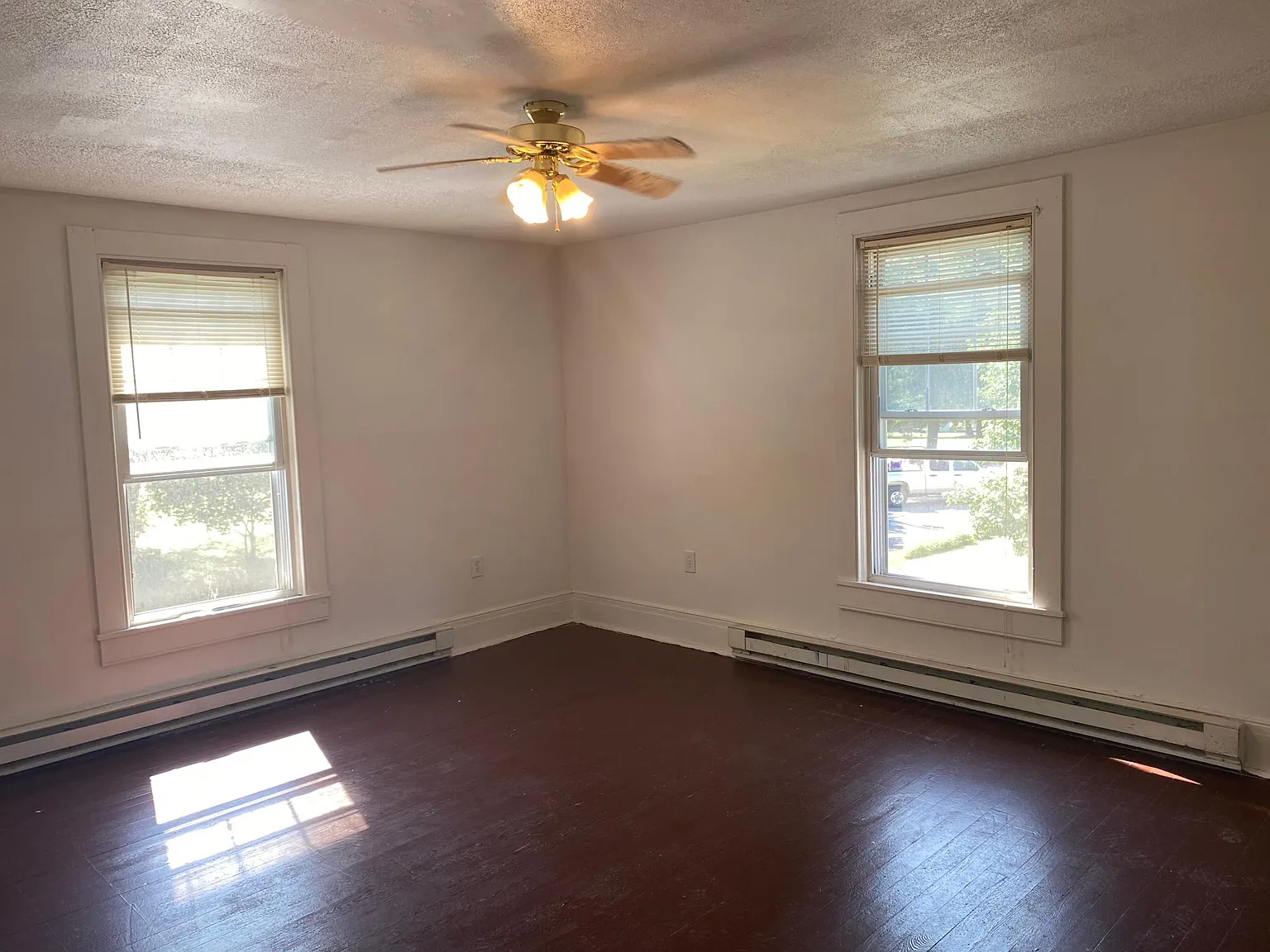 2 bed, 1100 sqft, $1,050 — Photo 4