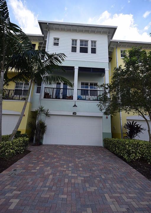 1st image of 218 S Latitude Cir