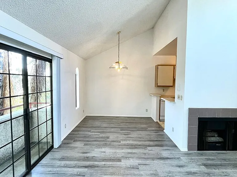 10737 La Grange Ave — Photo 3
