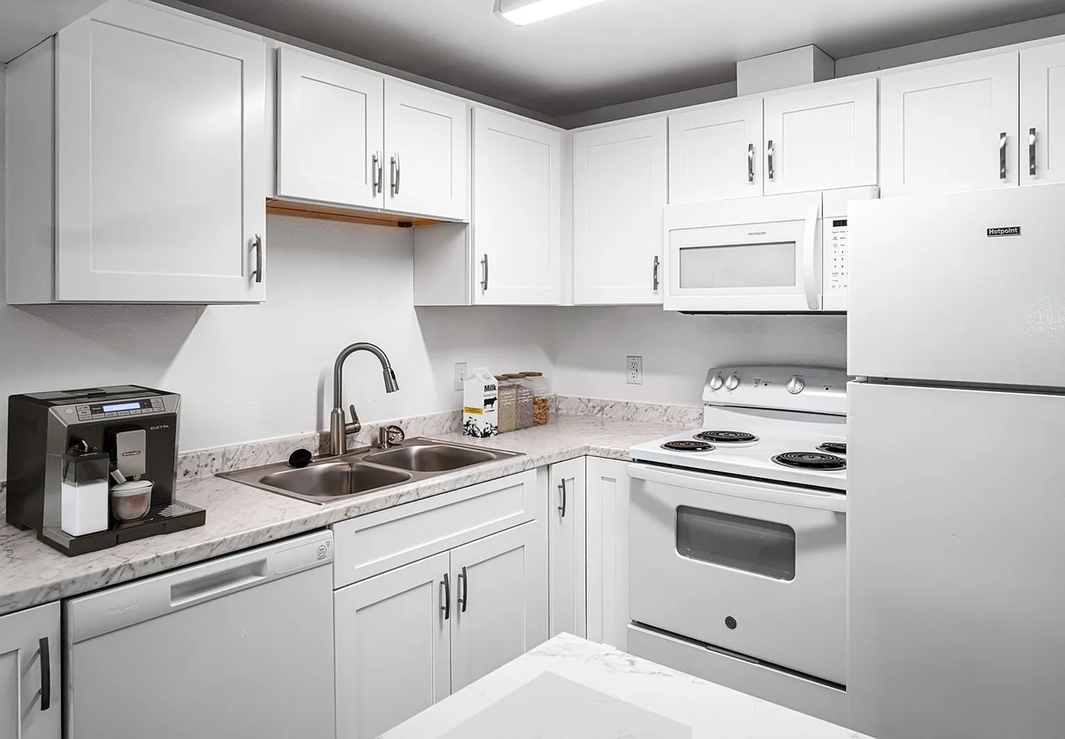 Inglewood Apartments — Photo 4