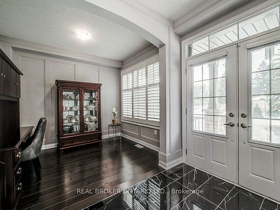 3rd image of 192 Woolwich St S