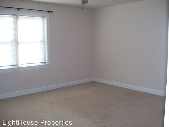 3rd image of 759 Wyndhurst Dr