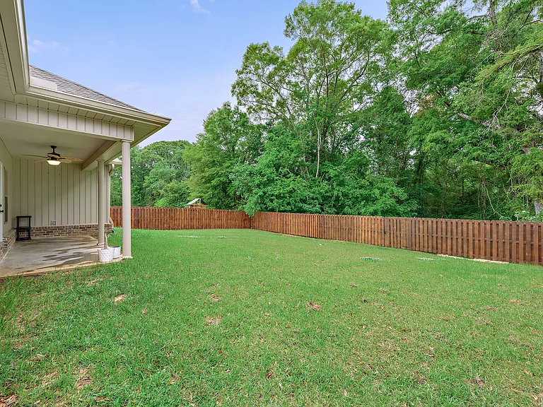 208 Savannah Dr — Photo 35