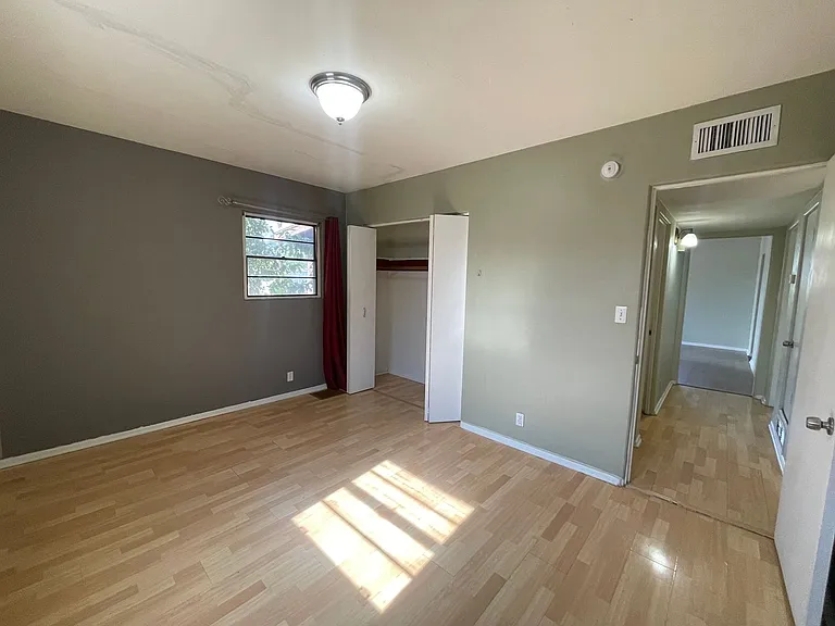 1421 E Adams St — Photo 8