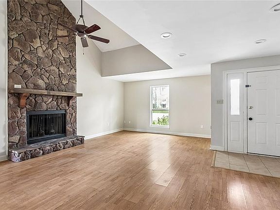 2nd image of 1446 Joan St