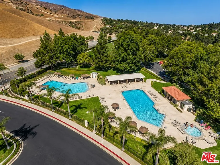 12245 Shady Hollow Ln — Photo 30