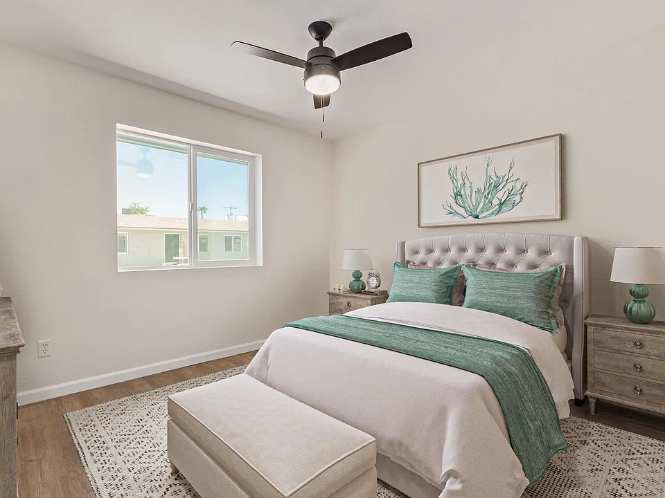 Example of furniture arrangement in this room.