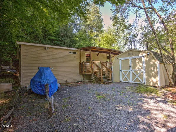 131 Southerton Ln, Greentown, PA 18426