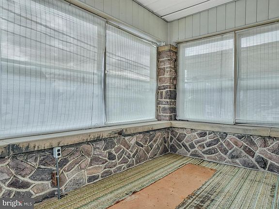 3rd image of 35 E William St
