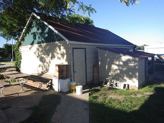 3rd image of 923 Grand Ave