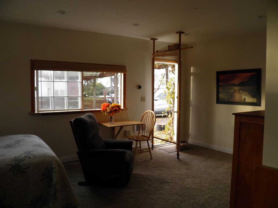 Bedroom and lounge area