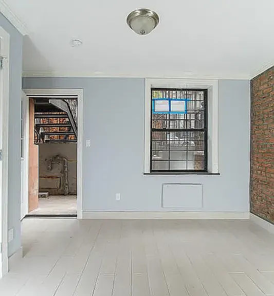 221 E 11th St #RG1 — Photo 4