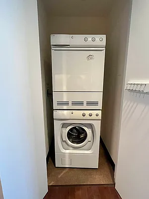 Rented by RELO REDAC INC. | media 9
