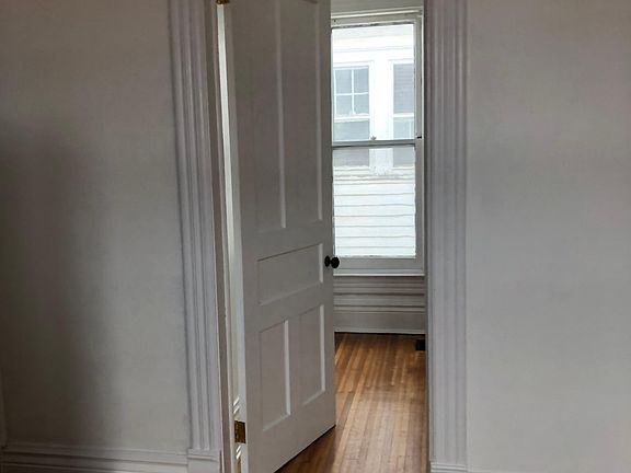 5th image of 705 Columbus Pkwy Floor 2