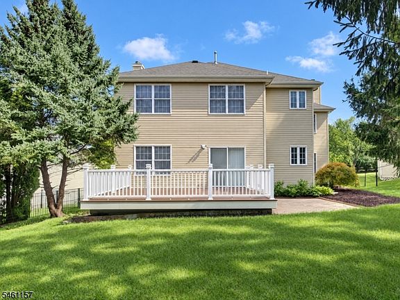 3rd image of 9 Bukiet Ct