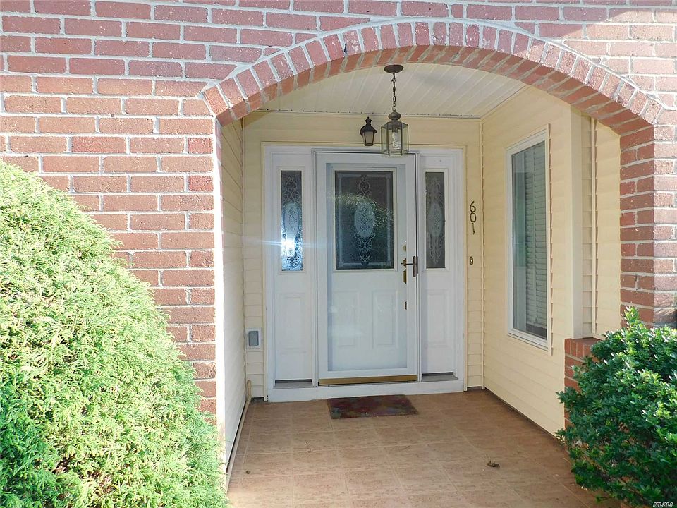 1st image of 601 Alden Ct E