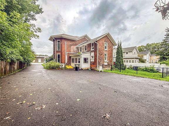 5th image of 263 Maple Ave