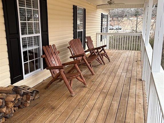 4th image of 122 Wesley Chapel Ln