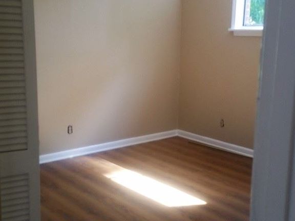 4th image of 9376 Midvale Dr