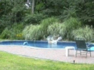 12 Hampton St, Westhampton Beach, NY 11978