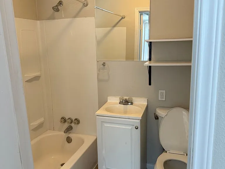 Carson Street Apts — Photo 3