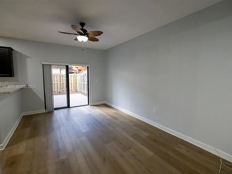 3213 SE 6th St — Photo 9