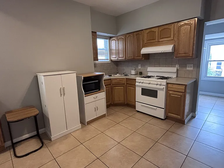 196 Devon St #1 — Photo 7