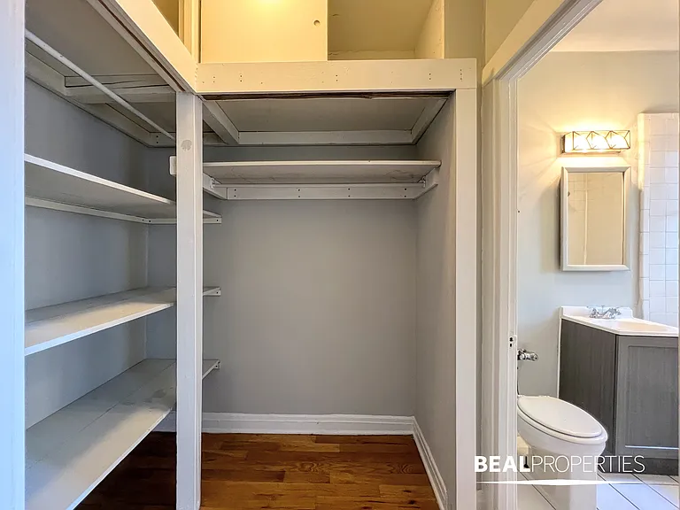 511 West Melrose — Photo 3