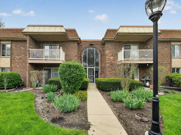 902 W Alleghany Dr APT 1D, Arlington Heights, IL 60004