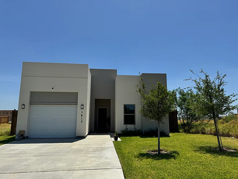 1413 El Caporal Dr — Photo 2