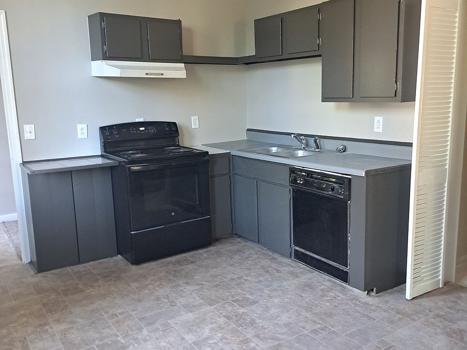 kitchen with stove & fridge provided