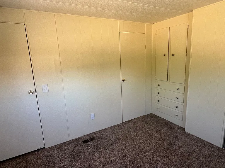 4366.1t - 829 West Harbeck Rd. — Photo 5