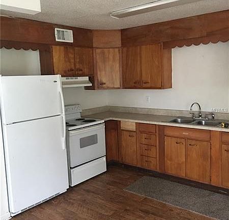 4th image of 1718 Crystal Lake Dr